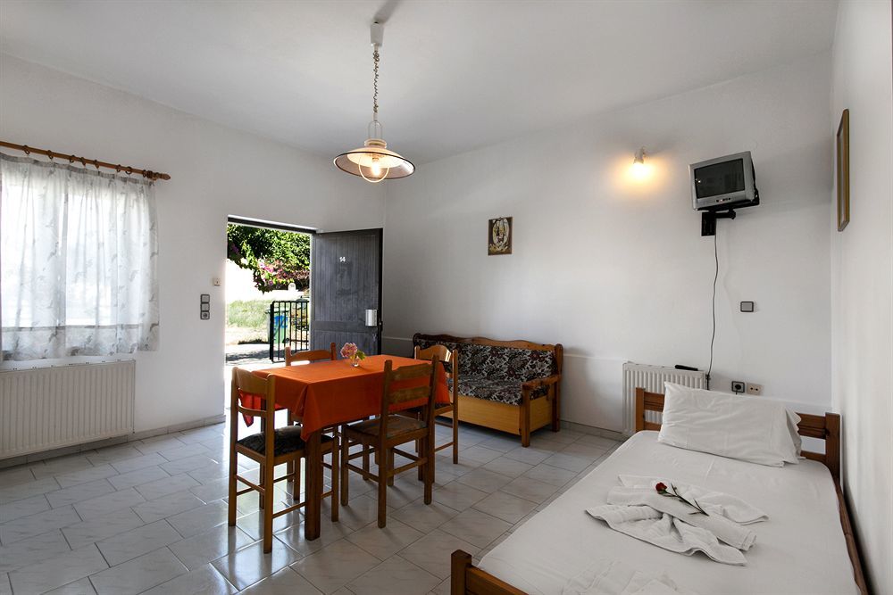 Artemis Apartments スタロス エクステリア 写真
