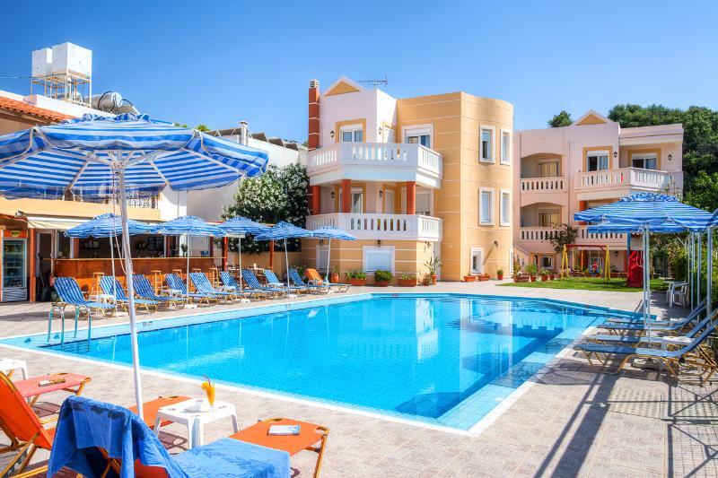 Artemis Apartments スタロス エクステリア 写真