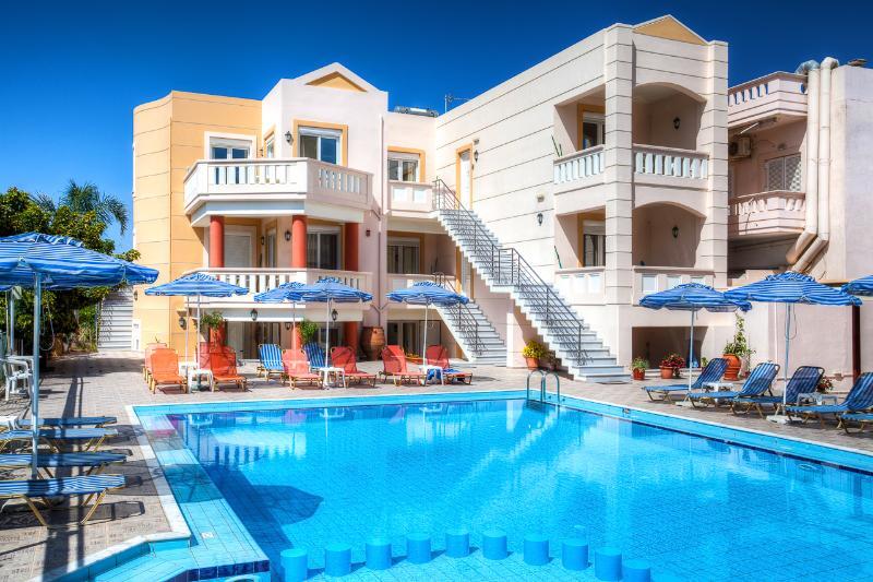 Artemis Apartments スタロス エクステリア 写真