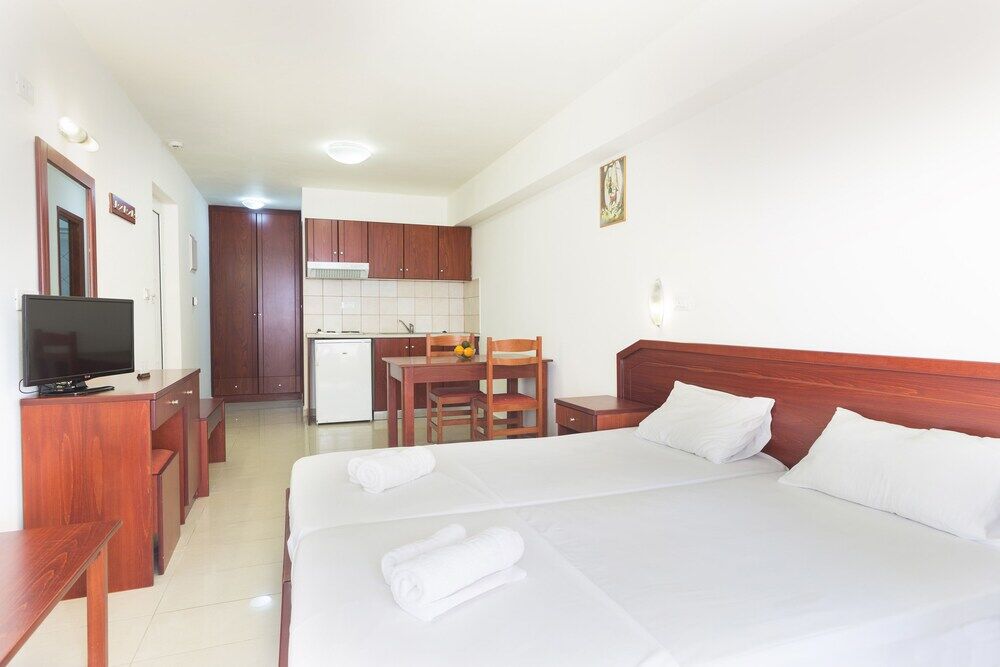 Artemis Apartments スタロス エクステリア 写真